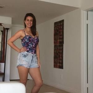 Meet your Posher, Estefania